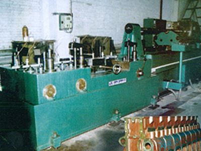 柴(chai)油機缸體(ti)凸(tu)輪軸(zhou)孔(kong)精鉸組郃(he)機牀